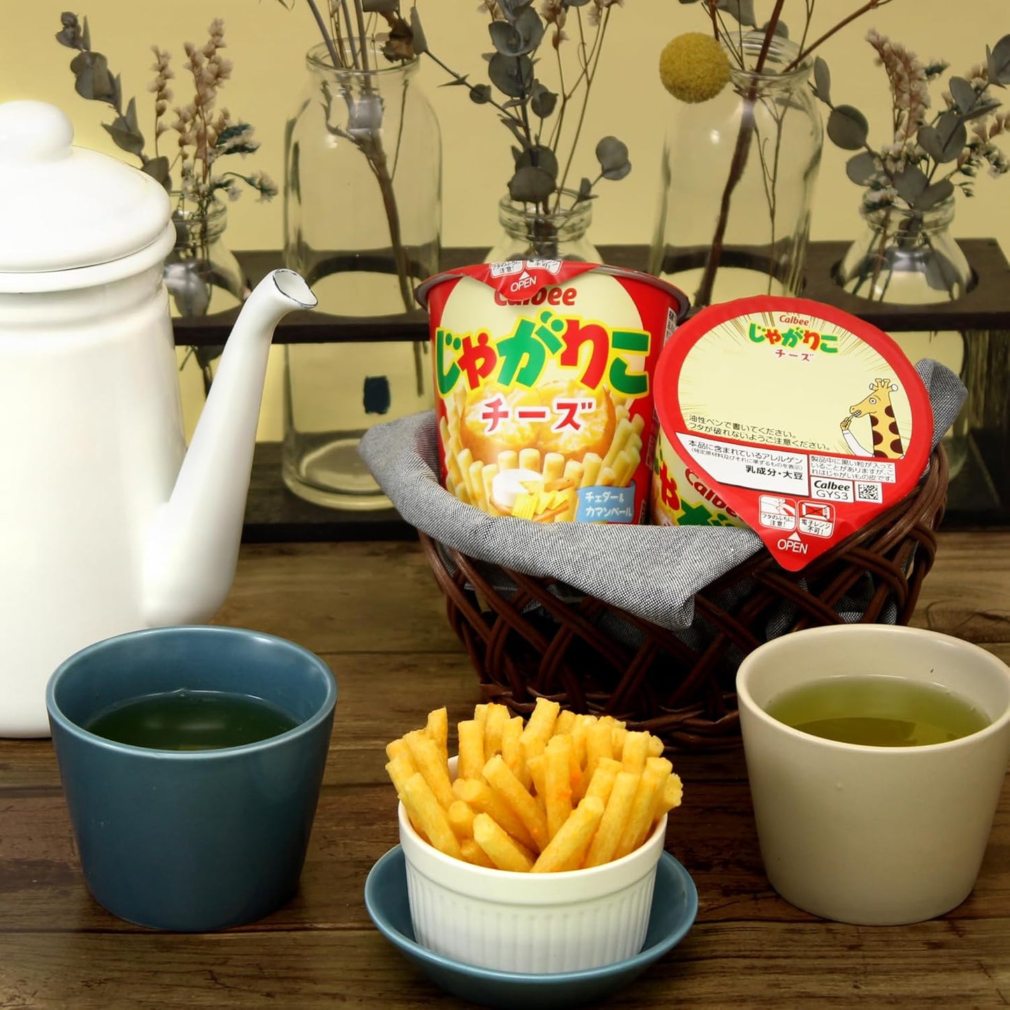 カルビー じゃがりこ チーズ 55g Calbee Jagarico Cheese ポテトスティック 日本 お菓子 カップスナック チェダー カマンベール