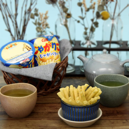 カルビー じゃがりこ じゃがバター 55g Calbee Jagarico Butter Potato スナック ポテトスティック 日本 お菓子 カップスナック 北海道バター
