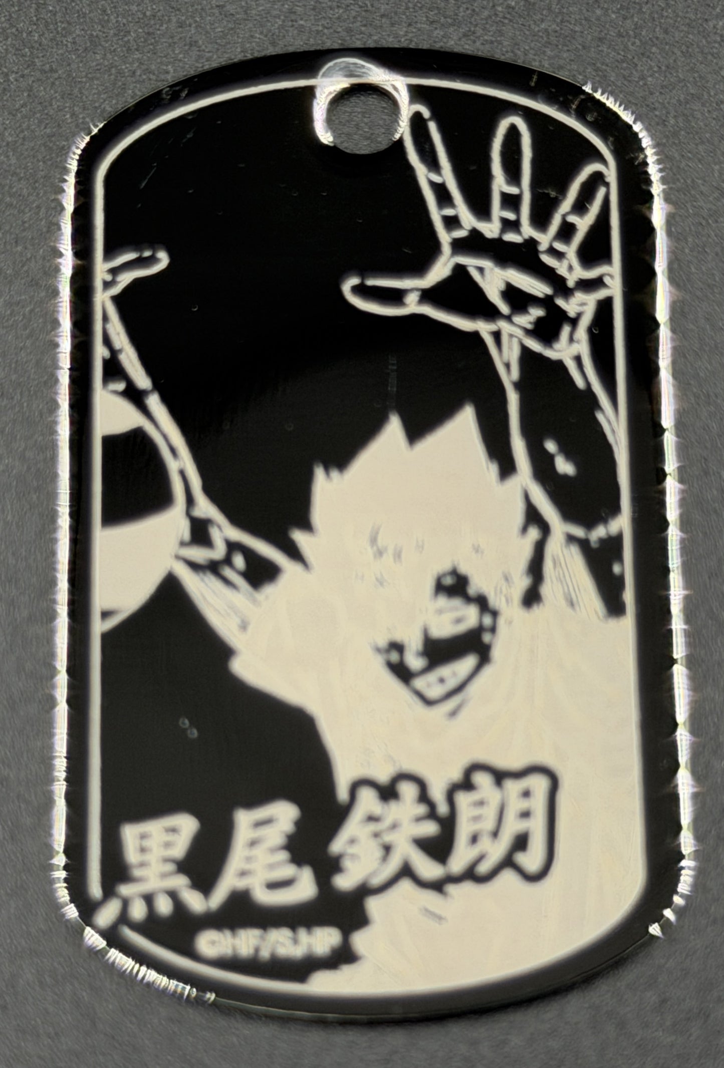 【アウトレット】「ハイキュー!!」プレミアムドッグタグ 音駒高校 黒尾 鉄朗 エラー品｜真鍮製 ニッケルメッキ ボールチェーン付き コレクションアイテム